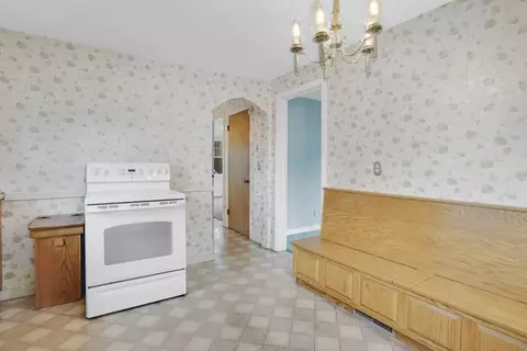 328 Hartwick St, Springfield, MA 01108 photo 12