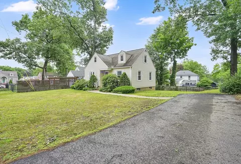 328 Hartwick St, Springfield, MA 01108 photo 3