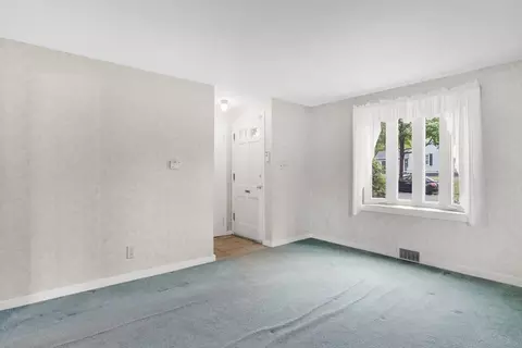 328 Hartwick St, Springfield, MA 01108 photo 5