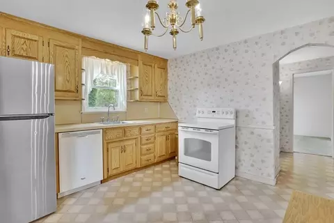 328 Hartwick St, Springfield, MA 01108 photo 11
