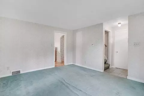 328 Hartwick St, Springfield, MA 01108 photo 6