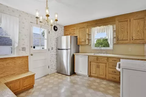 328 Hartwick St, Springfield, MA 01108 photo 9