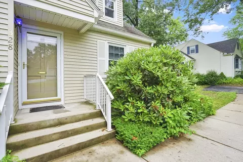 328 Hartwick St, Springfield, MA 01108 photo 4