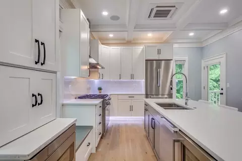 74-76 Dana St #3, Cambridge, MA 02138