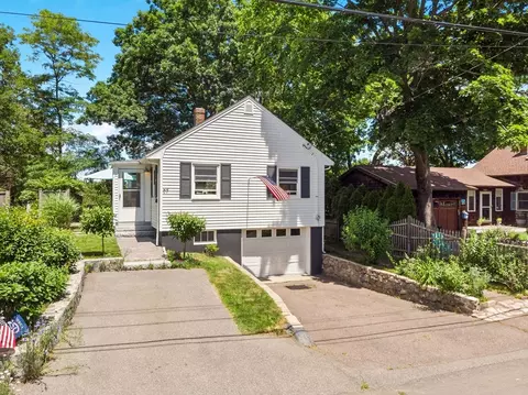 57 Overlook Rd, Marblehead, MA 01945