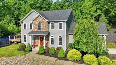34 Bissonnette Cir, Southampton, MA 01073 photo 2