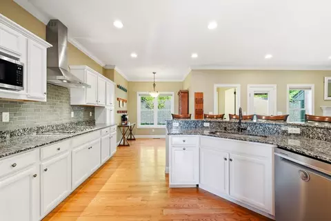34 Bissonnette Cir, Southampton, MA 01073 photo 5