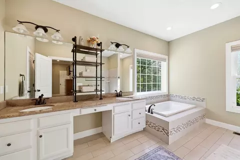 34 Bissonnette Cir, Southampton, MA 01073 photo 19