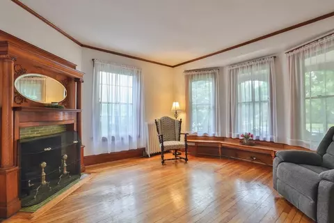 4 Trowbridge Rd, Worcester, MA 01609 photo 3