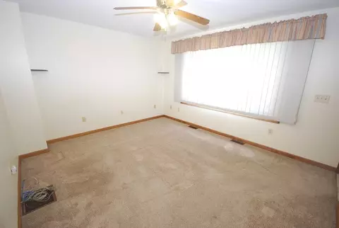 Living - 44-46 Middle St, Springfield, MA 01104 photo 3 of 5