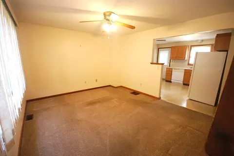 Living - 44-46 Middle St, Springfield, MA 01104 photo 4 of 5