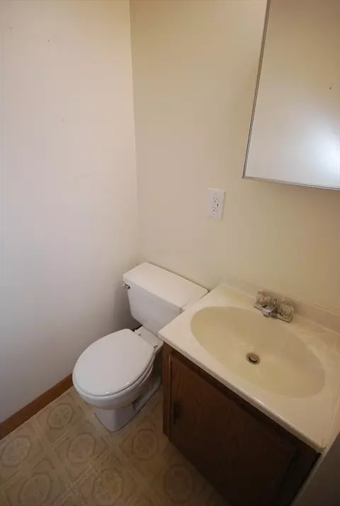 Bath - 44-46 Middle St, Springfield, MA 01104 photo 4 of 6