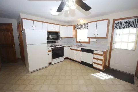 Kitchen - 44-46 Middle St, Springfield, MA 01104 photo 1 of 4