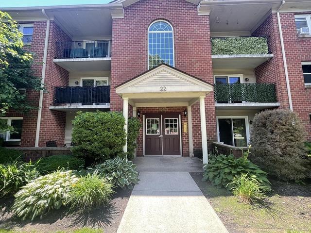 22 Maple Crest Cir #D, Holyoke, MA 01040