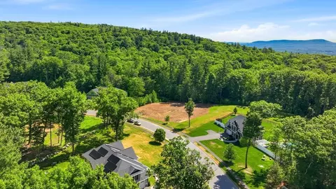7 Quigley Rd, Southampton, MA 01073