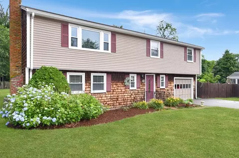 41 Constantine Dr, Marshfield, MA 02050