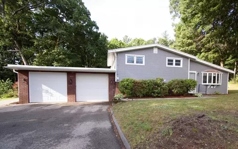21 Siani Rd, Rochdale, MA 01542