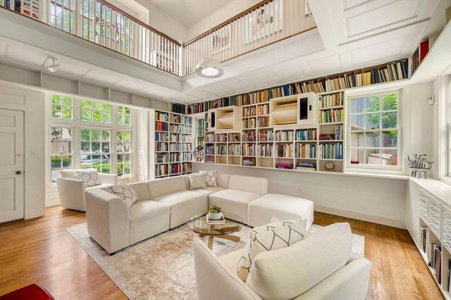 10 Traill St, Cambridge, MA 02138