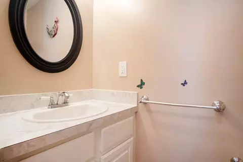 43 Ellsworth Ave, Springfield, MA 01118 photo 14