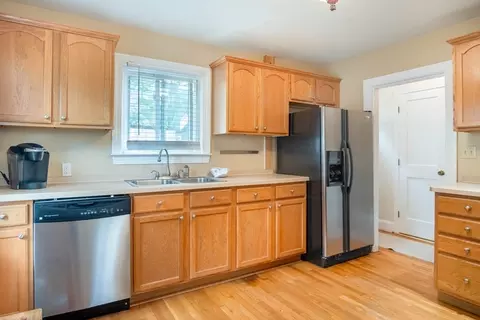 43 Ellsworth Ave, Springfield, MA 01118 photo 4