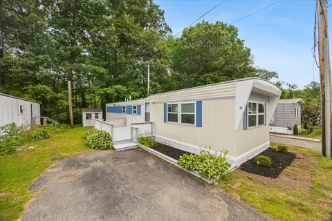 12 Chesapeake Rd, Holbrook, MA 02343