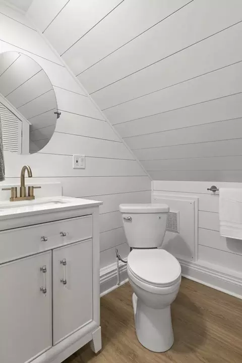 Bath - 30 Chapel St #B, Gloucester, MA 01930 photo 3 of 4