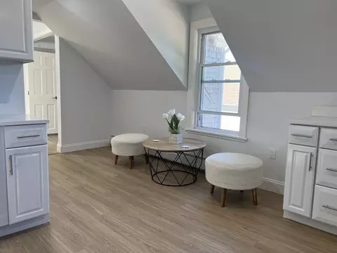 Entry Way - 30 Chapel St #B, Gloucester, MA 01930 photo 5 of 5