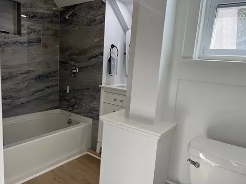 Bath - 30 Chapel St #B, Gloucester, MA 01930 photo 2 of 4