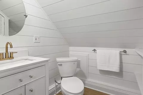 Bath - 30 Chapel St #B, Gloucester, MA 01930 photo 4 of 4
