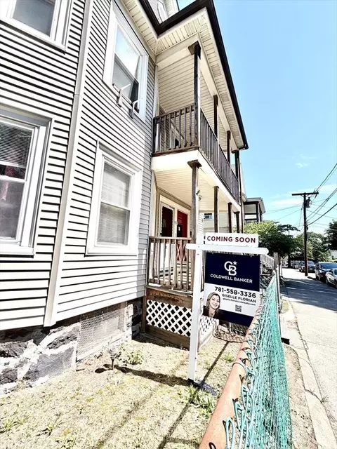 31-33 Hollingsworth St, Lynn, MA 01902