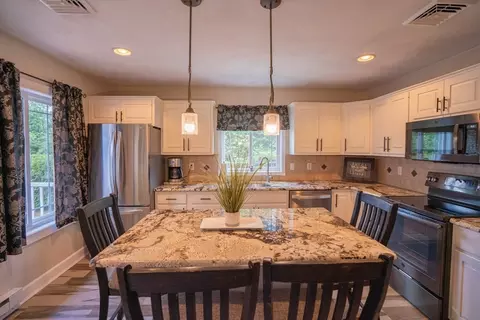305 Scadding St, Taunton, MA 02780 photo 9