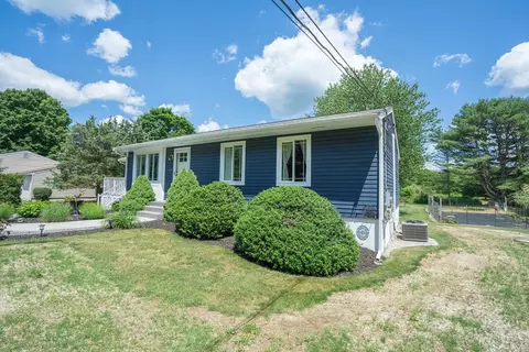 305 Scadding St, Taunton, MA 02780 photo 4