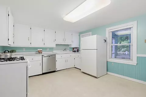 602 Elm St, Walpole, MA 02081 photo 9