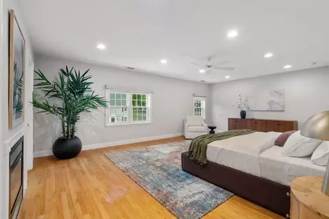 Bedroom - 155 Oak St, Needham, MA 02492 photo 3 of 5