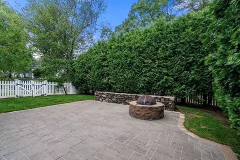 Exterior - 155 Oak St, Needham, MA 02492 photo 6 of 8