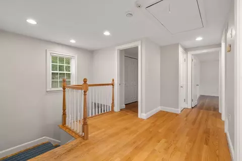Entry Way - 155 Oak St, Needham, MA 02492 photo 2 of 3
