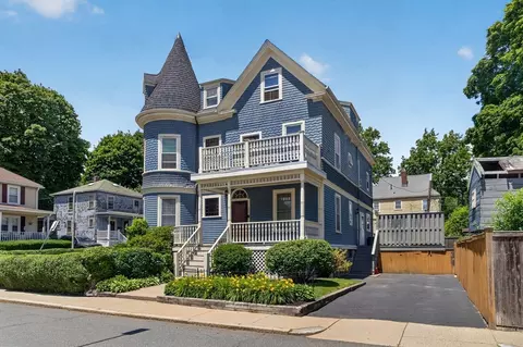 25 Weyanoke St, Boston, MA 02124