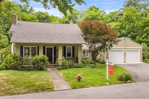 62 Circle Rd, Longmeadow, MA 01106