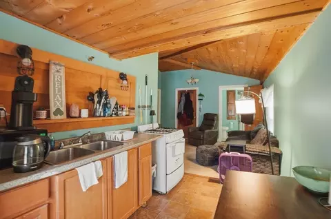 556 High St, Fall River, MA 02720 photo 22