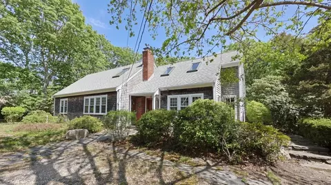 90 Comanche Dr, Falmouth, MA 02540
