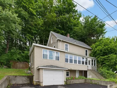 10 Keyes St, Belchertown, MA 01007