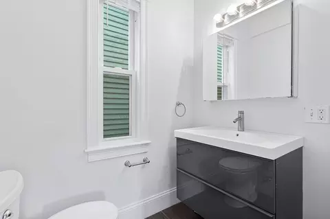 8 Roach St, Boston, MA 02125 photo 9