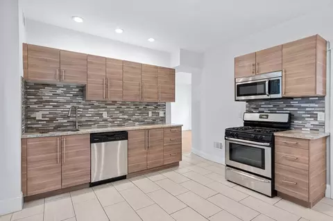 8 Roach St, Boston, MA 02125 photo 2
