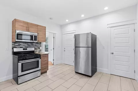 8 Roach St, Boston, MA 02125 photo 3