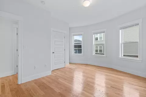 8 Roach St, Boston, MA 02125 photo 11