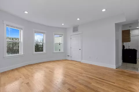 8 Roach St, Boston, MA 02125 photo 12