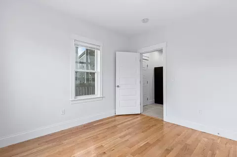 8 Roach St, Boston, MA 02125 photo 6