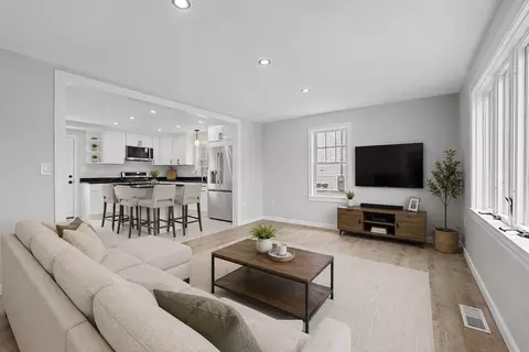 298 King St, Fall River, MA 02724 photo 2
