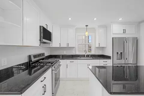 298 King St, Fall River, MA 02724 photo 3