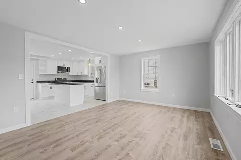 298 King St, Fall River, MA 02724 photo 17